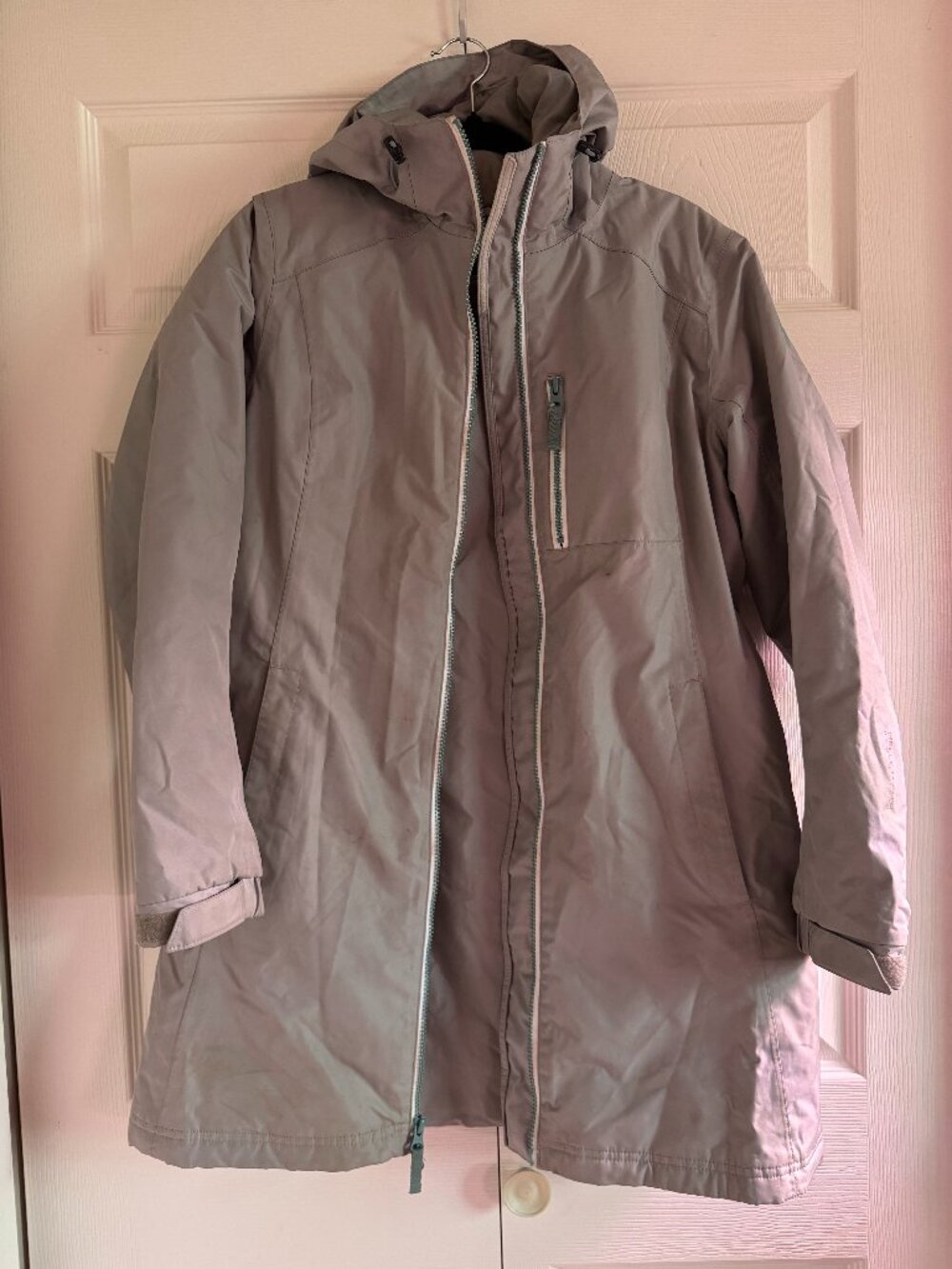 Helly Hansen Waterproof Insulated Jacket Size M – Silver & Blue Autumn Coat